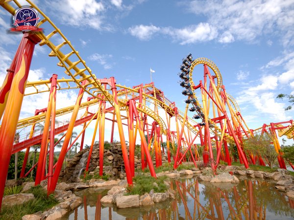 beto_carrero_world_fire-whip_6.jpg (89 KB)