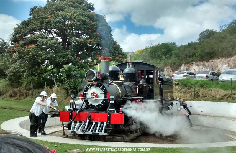 Tiradentes-Maria-Fumaca-Manobra_pelasestradasdeminas.jpg (97 KB)