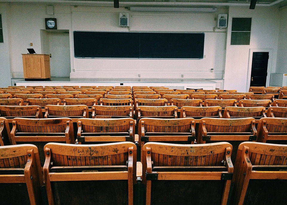 classroom-1699745_960_720.jpg (251 KB)