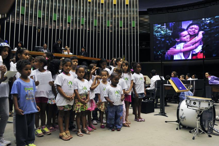 criancas_camara_deputados_luis_macedo.jpg (88 KB)