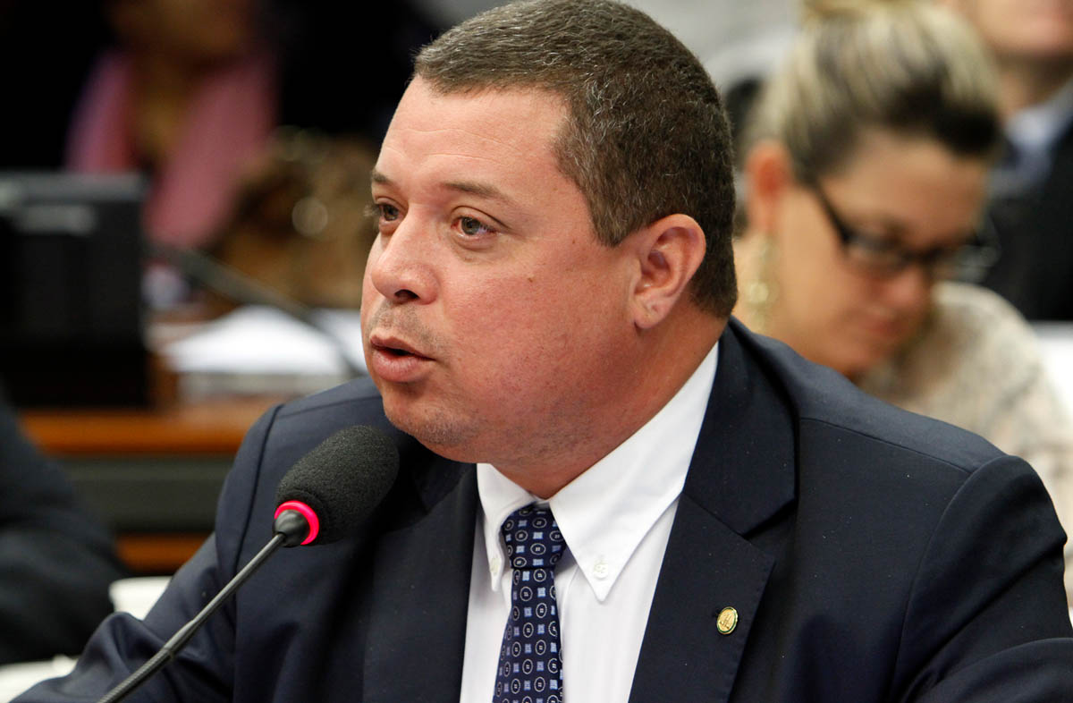 deputado-mochila-leve.jpg (1.47 MB)