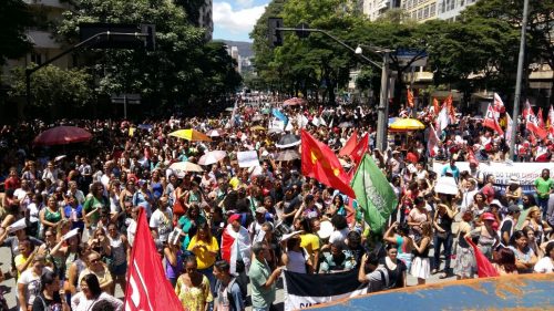 Passeata durante greve nacional no dia 15 de mar&ccedil;o | Foto: SindRede / Divulga&ccedil;&atilde;o