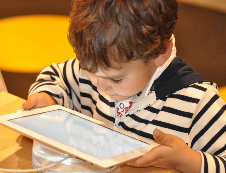 tablet-crianca-1183465_1280.jpg (99 KB)
