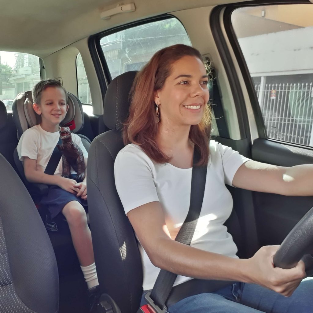 Conheça as ‘mãetoristas’, profissionais do transporte de crianças