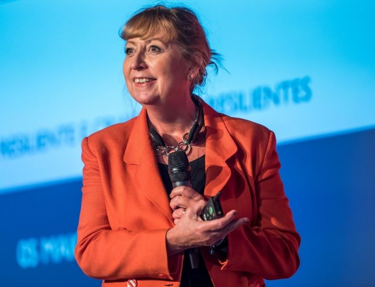 Lorraine Thomas dá os caminhos para ser mãe com mais leveza e conexão