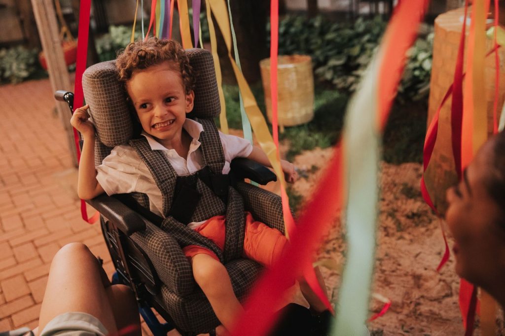 “Se meu filho tivesse feito o teste do pezinho ampliado, hoje ele estaria andando”