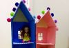 Casinha de boneca reciclável – aproveite caixas de papelão para fazer uma casinha colorida como essas duas da imagem, em azul e rosa