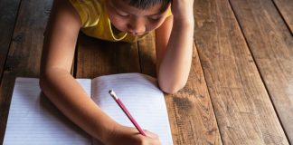 Criança com dislexia: 7 sinais que exigem atenção dos pais