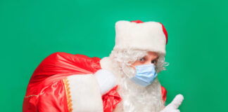 Papai Noel dos shoppings este ano será virtual; imagem mostra Papai Noel de máscara