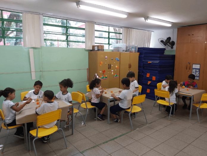 Educação infantil: escolas não farão rodízio de crianças em São Paulo; Alunos em atividade na Emei São Paulo
