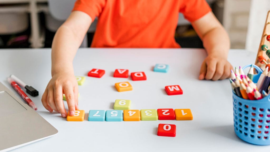 Alomejor Adivinhando jogo desktop cartas educacionais jogos tabuleiro  lógica raciocínio jogo intelectual família jogo de tabuleiro (roxo e verde)