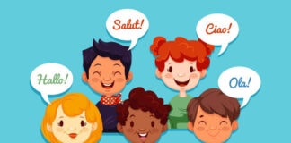 Educação bilingue: como os pais podem ajudar os filhos; ilustração mostra 5 pessoa,s entre meninas e meninos falando com balões que trazem a palavra 'olá' em vários idiomas