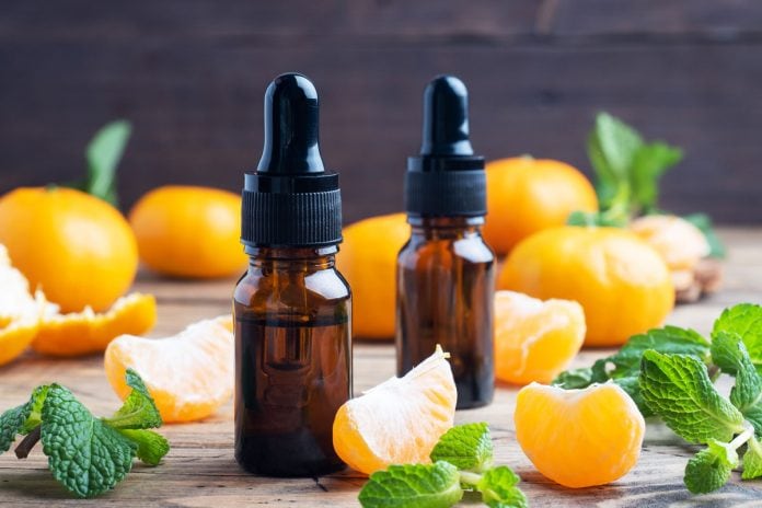 Óleos essenciais para crianças: conheça os benefícios; óleos essenciais de laranja