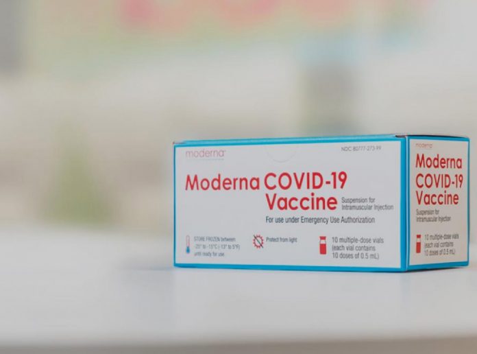 Farmacêutica Moderna fará testes de vacina com crianças; caixa da embalagem da vacina contra covid-19 para crianças da Moderna