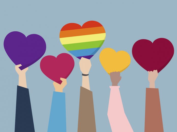 Pel@s filh@s de tod@s: o projeto que ameaça a diversidade sexual; mãos diversas seguram corações coloridos, um dele tem as cores do arco-íris