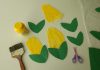 Decoração junina: convide as crianças a fazer milhos para enfeitar a casa; milho feito de plástico-bolha e cartolina verde, tesoura, pincel e tinta amarela