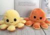 “Polvo do humor”: o brinquedo tendência que ajuda crianças a expressarem emoções; dois polvos do humor, um amarelo e feliz e outro laranja e bravo