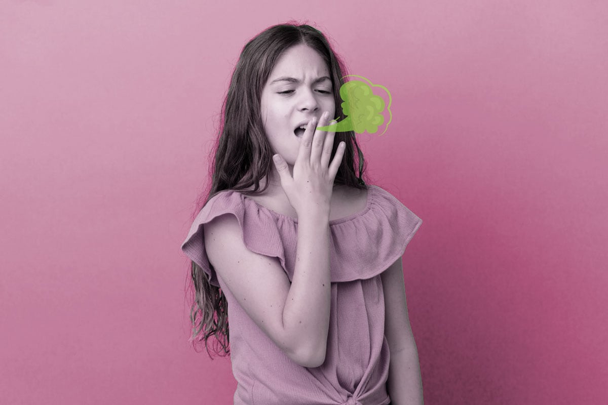 Criança com mau hálito: entenda as causas e como reduzir o cheiro forte na boca