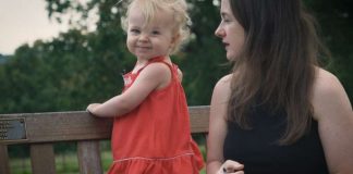 Desenvolvimento da fala: crianças de 2 anos já falam palavras difíceis?; bebê Alice e a mãe Morgana Secco