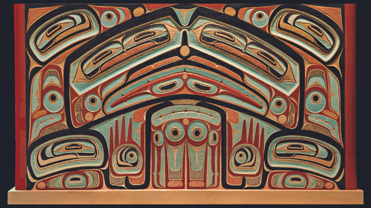 Conheça artistas indígenas da América na exposição ‘Encontros Ameríndios”, do Sesc; Obra em madeira entalhada feita pelo povo Haida, do Canadá