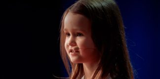 TED talk é apresentado por uma garota de 7 anos que promete saber como fazer uma criança florescer aos 5 anos de idade