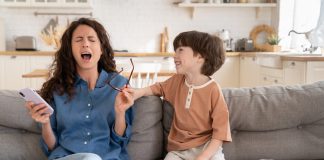 3 comportamentos inadequados que os pais devem deixar de lado já
