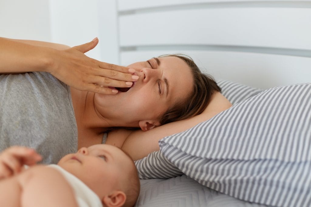 Dormir é preciso: mães têm de levar o sono a sério, e o que provoca a sua ausência também