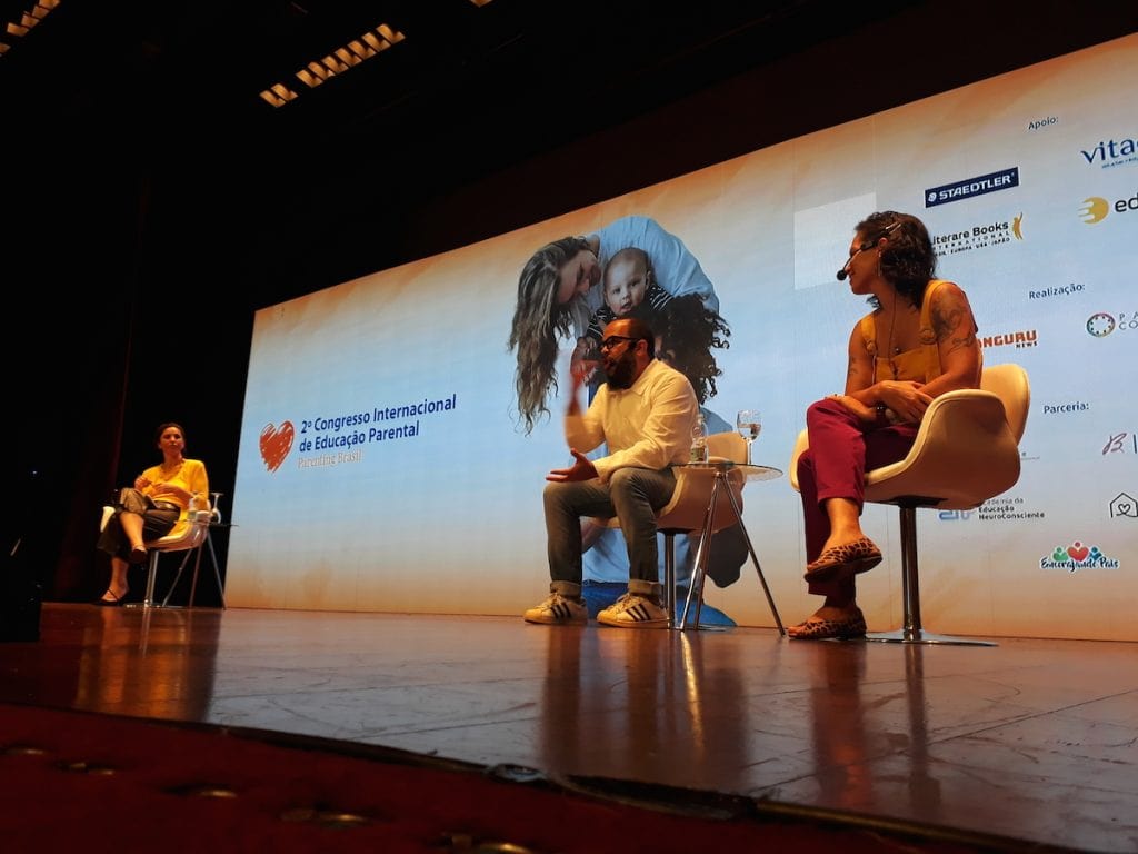 Peu Fonseca e Lua Barros durante 2o Congresso de Educação Parental
