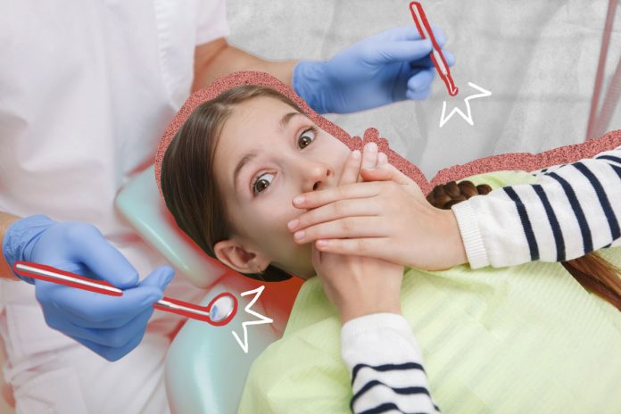Criança com medo de dentista no consultório