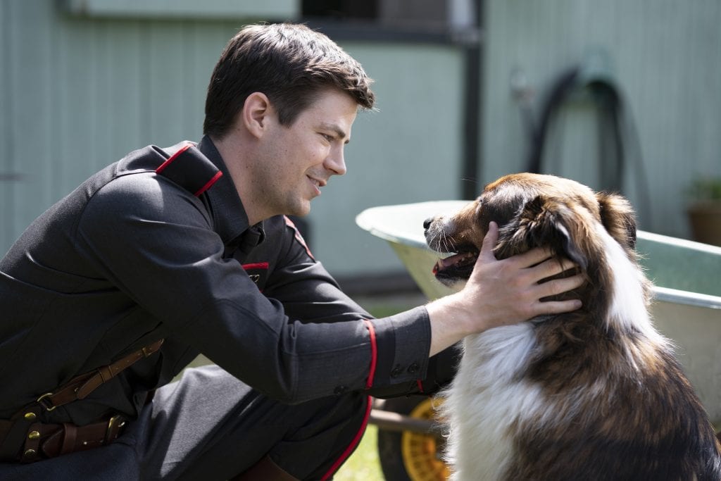 O policial Dan e a cadela Ruby no filme "O Resgate de Ruby", da Netflix