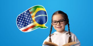 Menina de tranças e óculos, segurando um livro, com as bandeiras do Brasil e Estados Unidos ao fundo