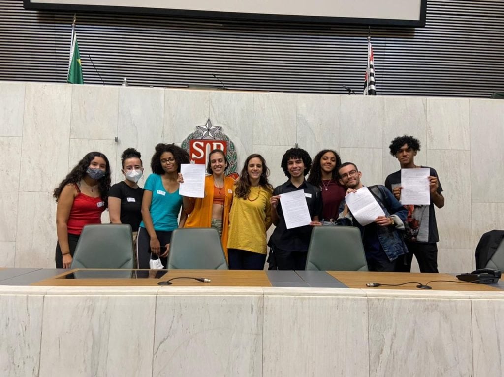 Alunos do Centro Paula Souza se reunem com Marina Helou, deputada estadual. A reunião foi realizada na Assembleia Legislativa de São Paulo.