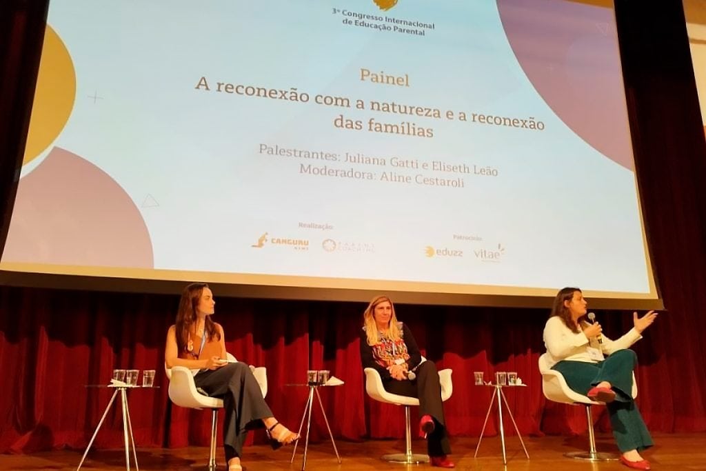 Aline Cestaroli, Lis Leão e Juliana Gatti durante congresso de educação parental