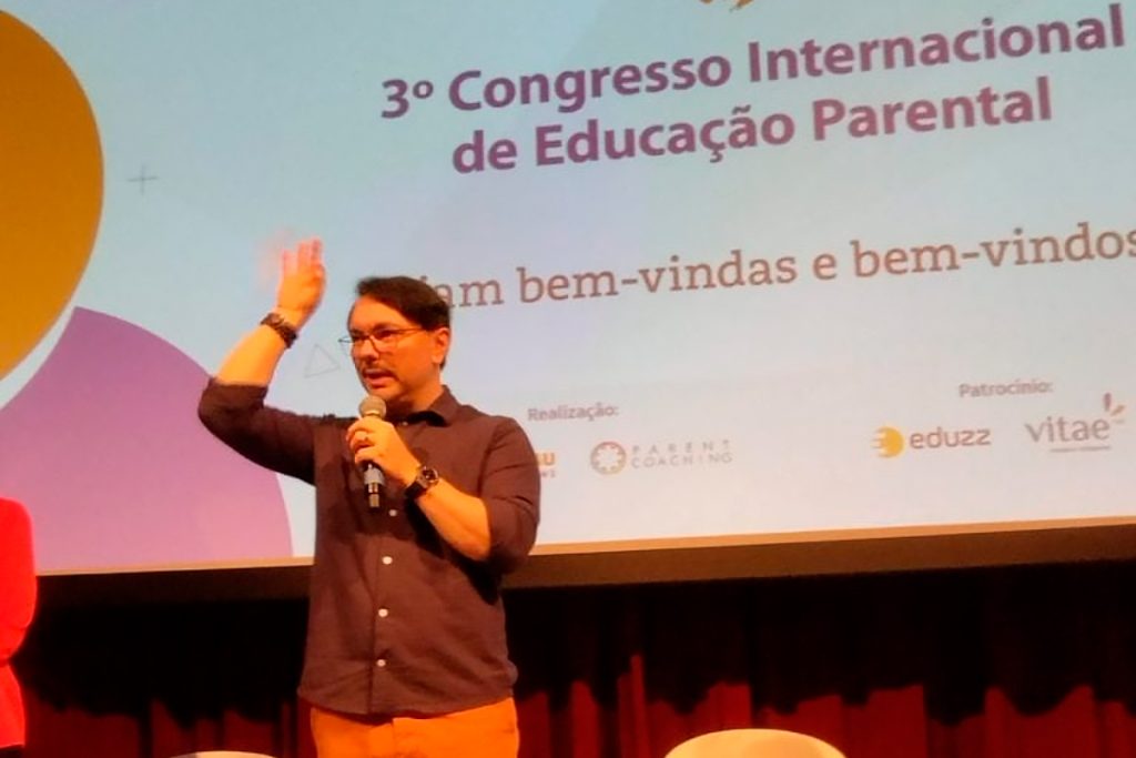Rossandro Klinjey: omissão familiar reforça papel da educação parental