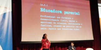 Ivana Moreira durante congresso de educação parental