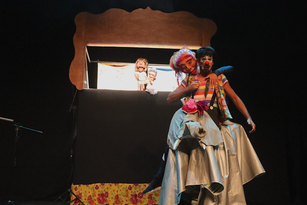 Sesc Santo Amaro oferece programação para crianças nas férias; foto da apresentação "As aventuras de Gina Limão"