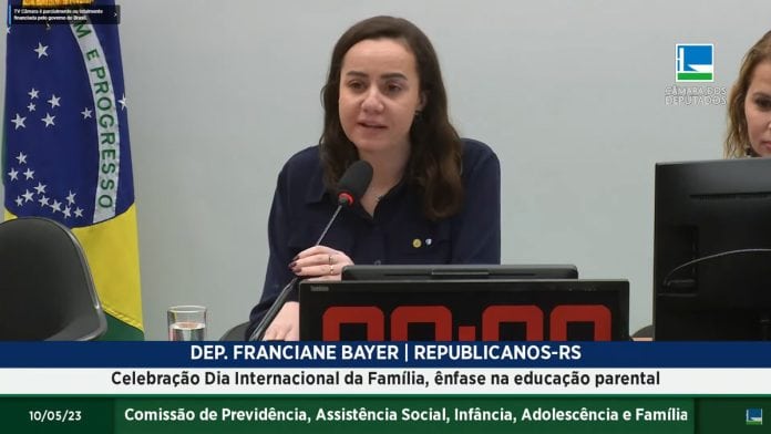 Deputada Franciane Bayer durante audiência pública na Câmara dos Deputados
