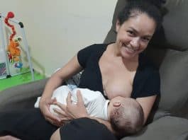 Mari Sena amamentando o filho | Foto: arquivo pessoal