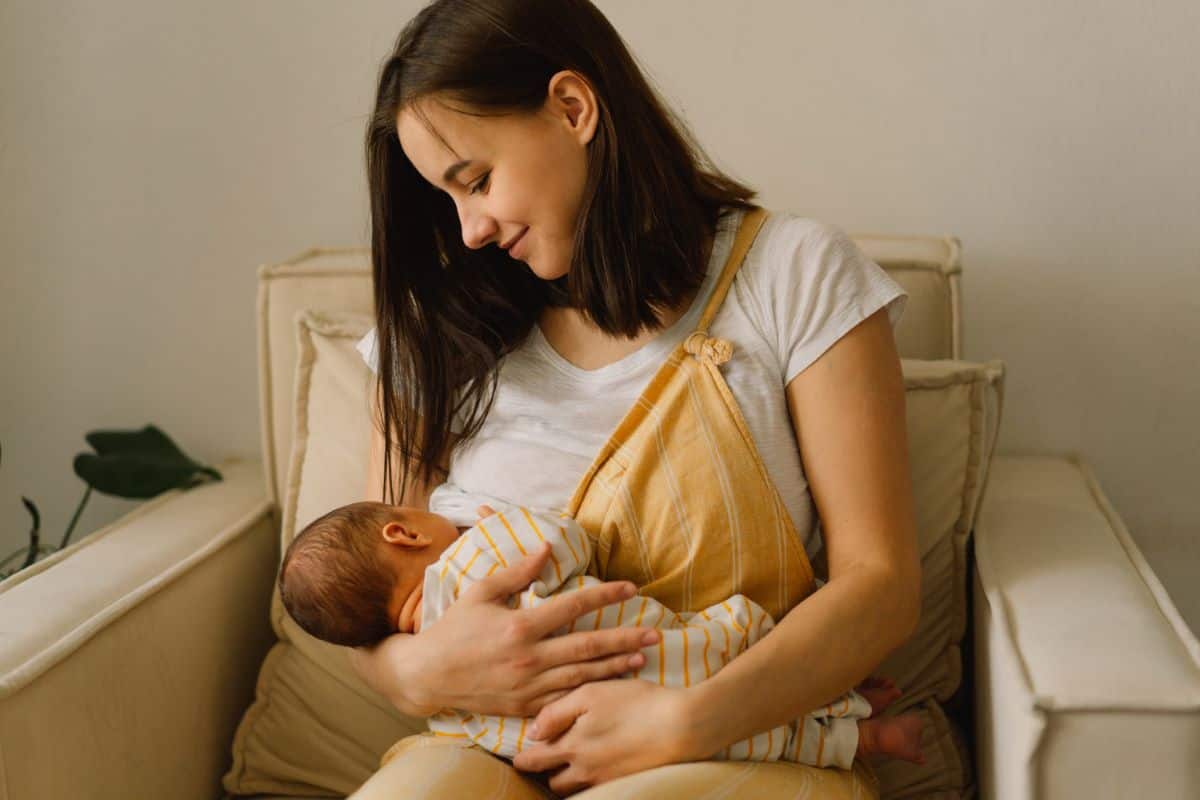 Descubra a verdade por trás do leite materno: benefícios reais e mitos desmascarados