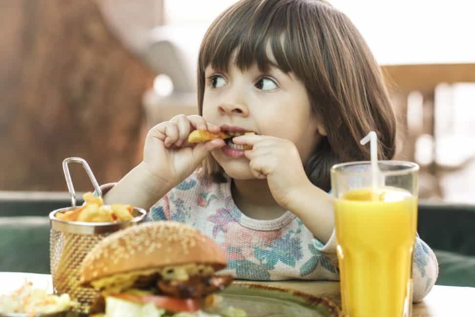 Alimentação: como lidar com o colesterol alto na infância