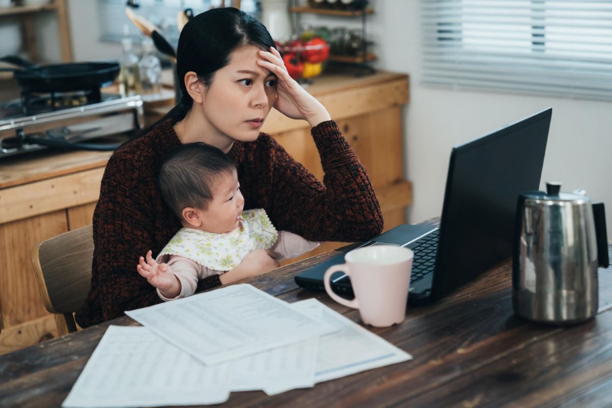 Ambiente de trabalho inclusivo é essencial para que as mães possam crescer na carreira