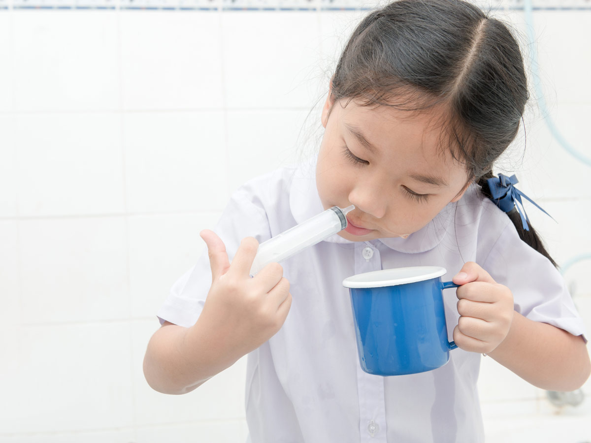 Verão e mudanças de temperatura: os benefícios da lavagem nasal diária para as crianças