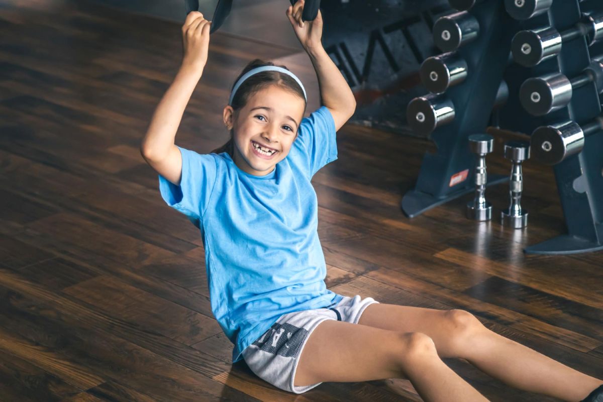 Crianças e adolescentes podem fazer musculação? Veja o que diz especialista 