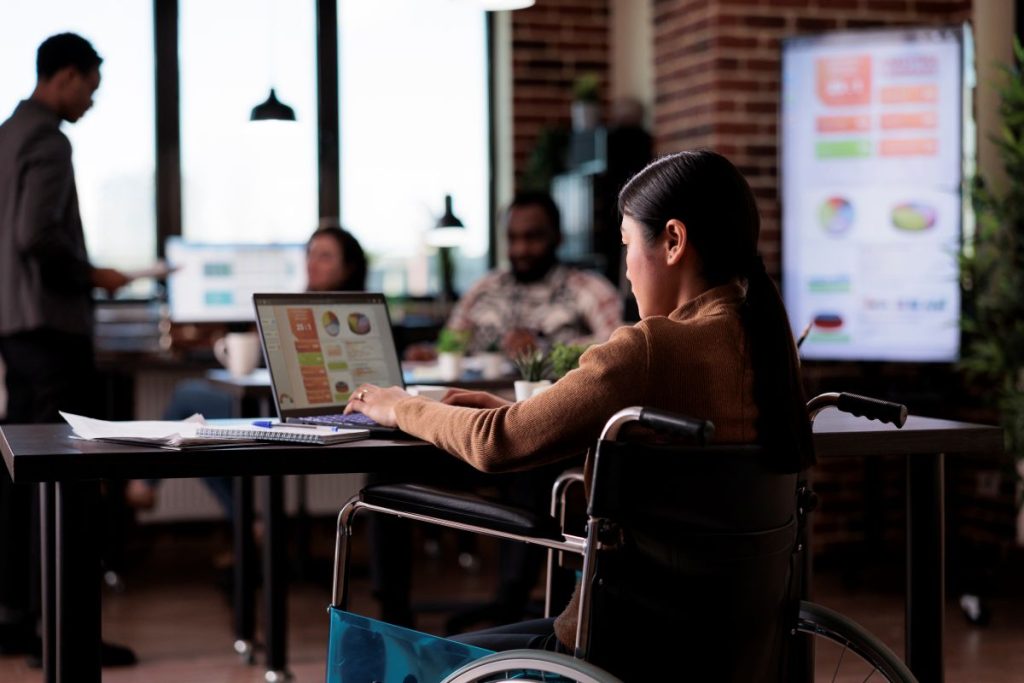 O que pais, mães e educadores têm a ver com o futuro profissional das pessoas com deficiência?