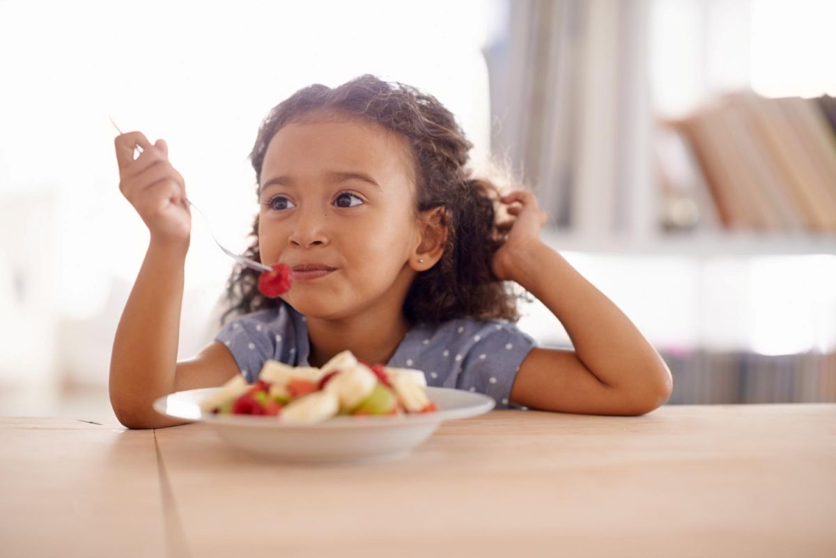 A qualidade da dieta na infância pode influenciar na idade da menstruação? 