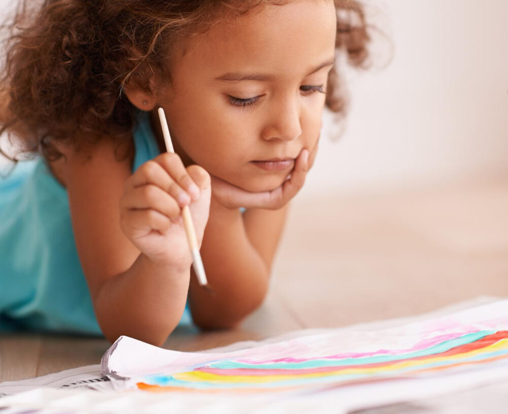 Criança desenhando
Foto: Freepik