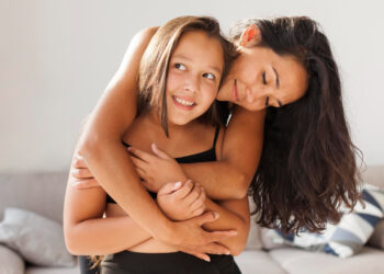 É importante reforçar o vínculo e mostrar que você se importa com seu adolescente
Fonte: Freepik