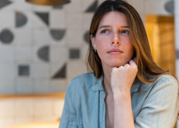 Alguns grupos que deveriam acolher mulheres e ser um ponto de encontro e de apoio, acabam se tornando fonte de culpa, ansiedade e solidão
Foto: Freepik