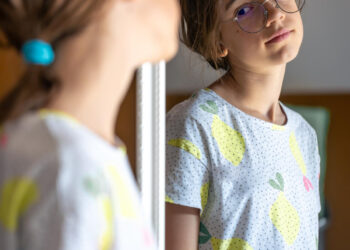 O adiantamento do processo de puberdade pode afetar a criança em várias frentes ao mesmo tempo
Foto: Freepik