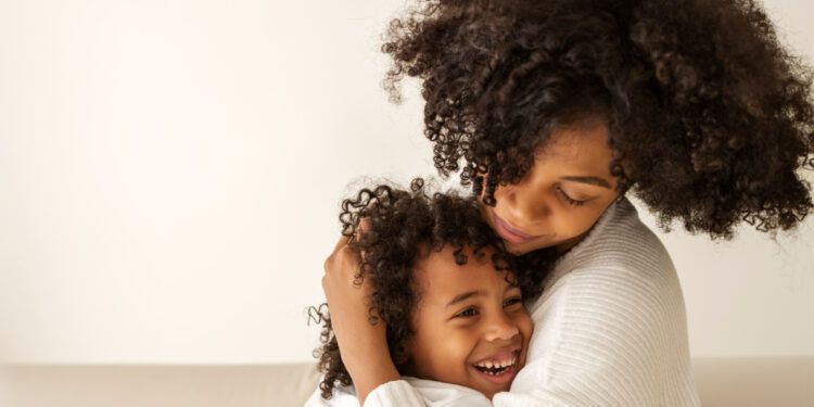 É preciso entender e saber lidar com o cabelo cacheado
Foto: Freepik